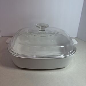 Corning Ware Casserole Dish White  Covered With Clear Lid 2.5 Liter Vintage